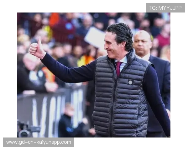 切尔西俱乐部教练组现身训练场，调整战术，切尔西俱乐部教练组现身训练场,调整战术模式